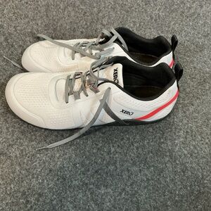 Xero Men's White and Black Sneakers